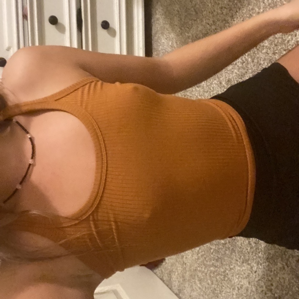 Yellow crop top - Picture 2 of 2